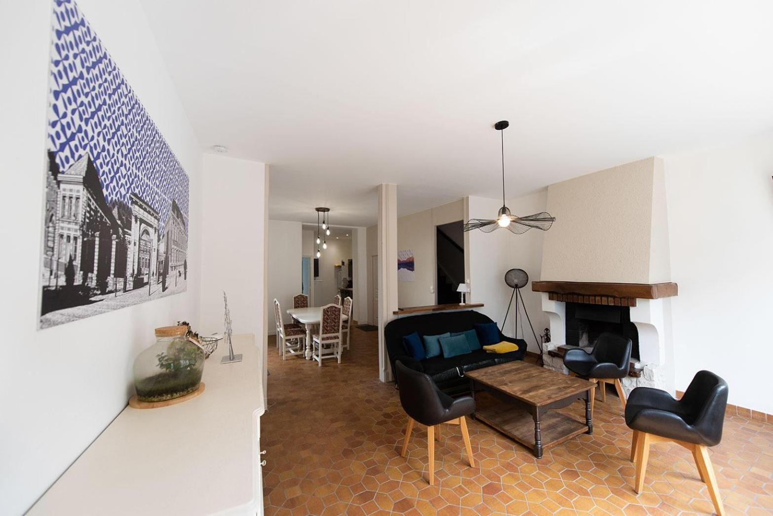 Logis - Hostellerie & Restaurant Du Marche Le Cateau-Cambresis エクステリア 写真