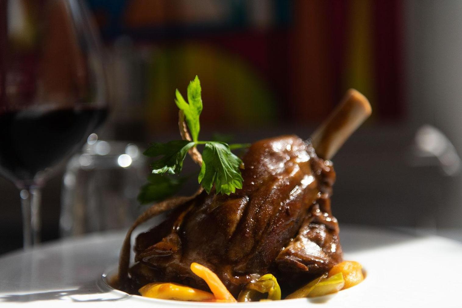 Logis - Hostellerie & Restaurant Du Marche Le Cateau-Cambresis エクステリア 写真