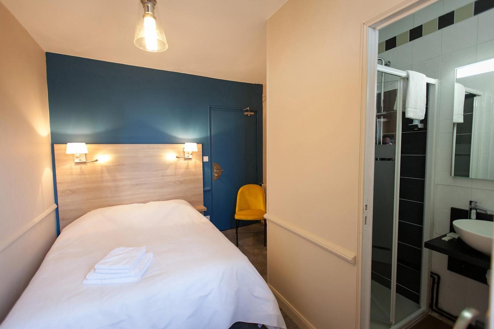 Logis - Hostellerie & Restaurant Du Marche Le Cateau-Cambresis エクステリア 写真