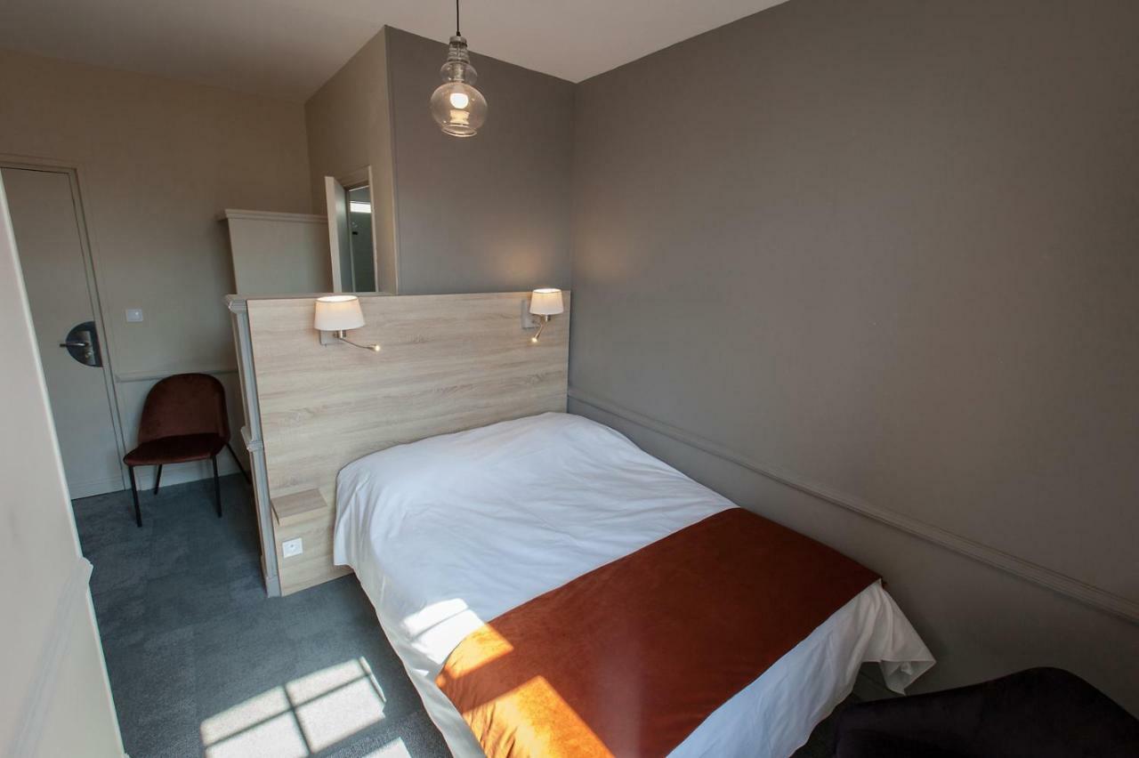 Logis - Hostellerie & Restaurant Du Marche Le Cateau-Cambresis エクステリア 写真