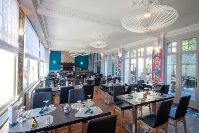 Logis - Hostellerie & Restaurant Du Marche Le Cateau-Cambresis エクステリア 写真